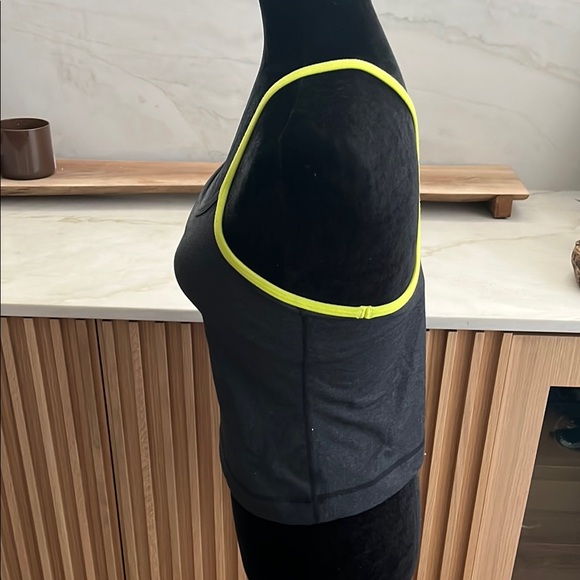 Lululemon Power Pose Tank - Picture 4 of 4